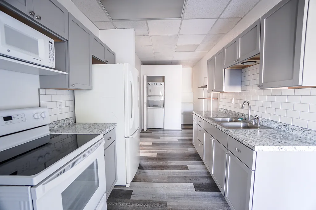 2 bed, 900 sqft, $995 — Photo 1