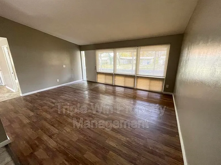 410 Ridge Dr — Photo 9
