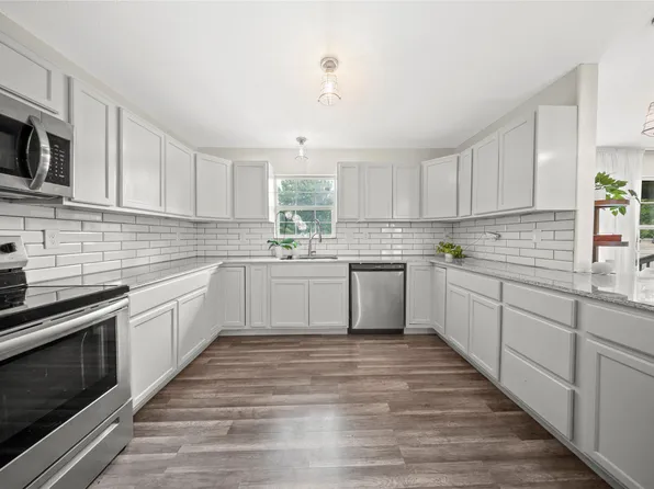 3535 Virginia Blvd, Dallas, TX 75211