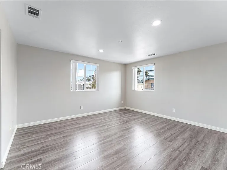 435 Cerritos Ave — Photo 25