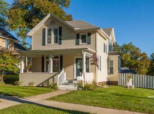 231 5th St, Baraboo, WI 53913