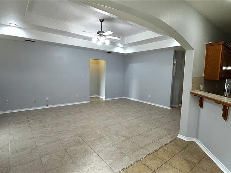 3405 Santa Monica — Photo 6