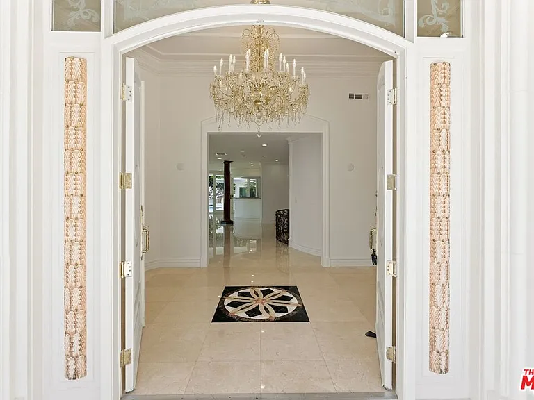 1725 Loma Vista Dr — Photo 3
