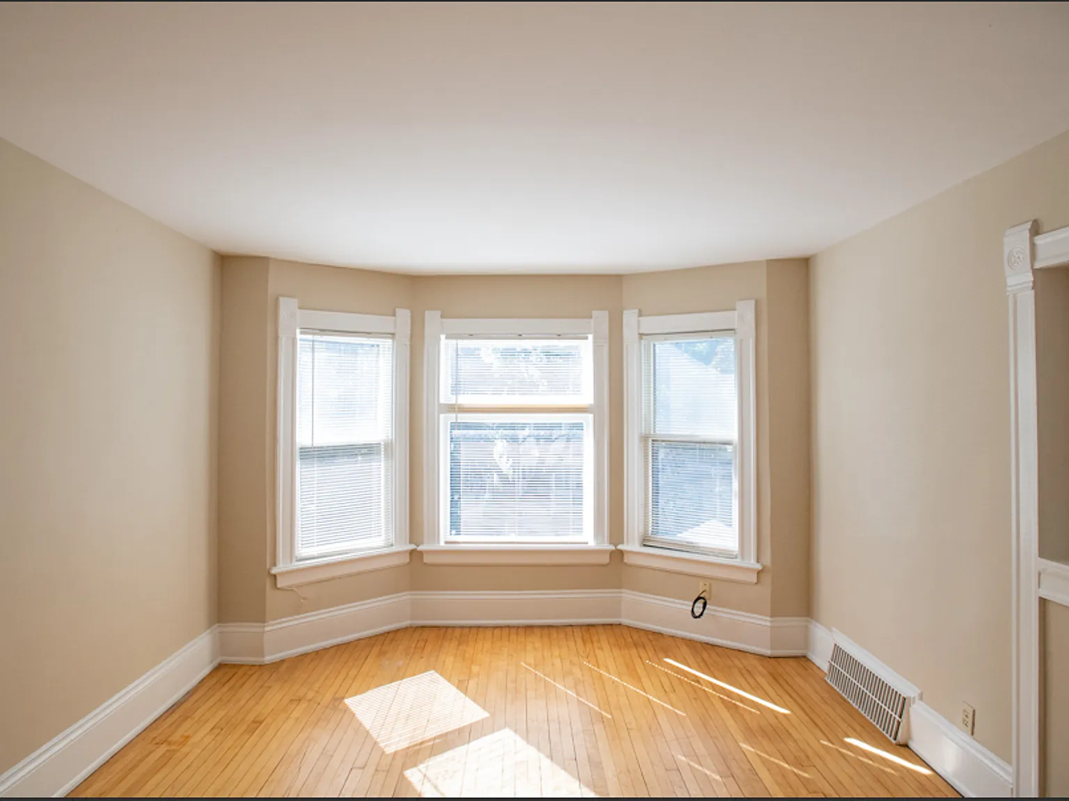 $1345 2 Bedroom Upper Flat Near UWM - 2728 N Murray — Photo 2