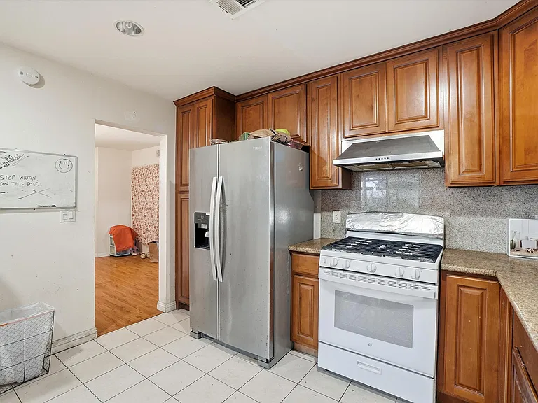 12610 Maryvine St — Photo 7