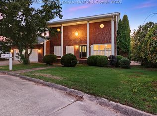 201 Weatheridge Dr, Hurricane, WV 25526