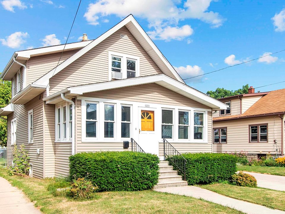 Super Sweet 2 Story that is move in ready.