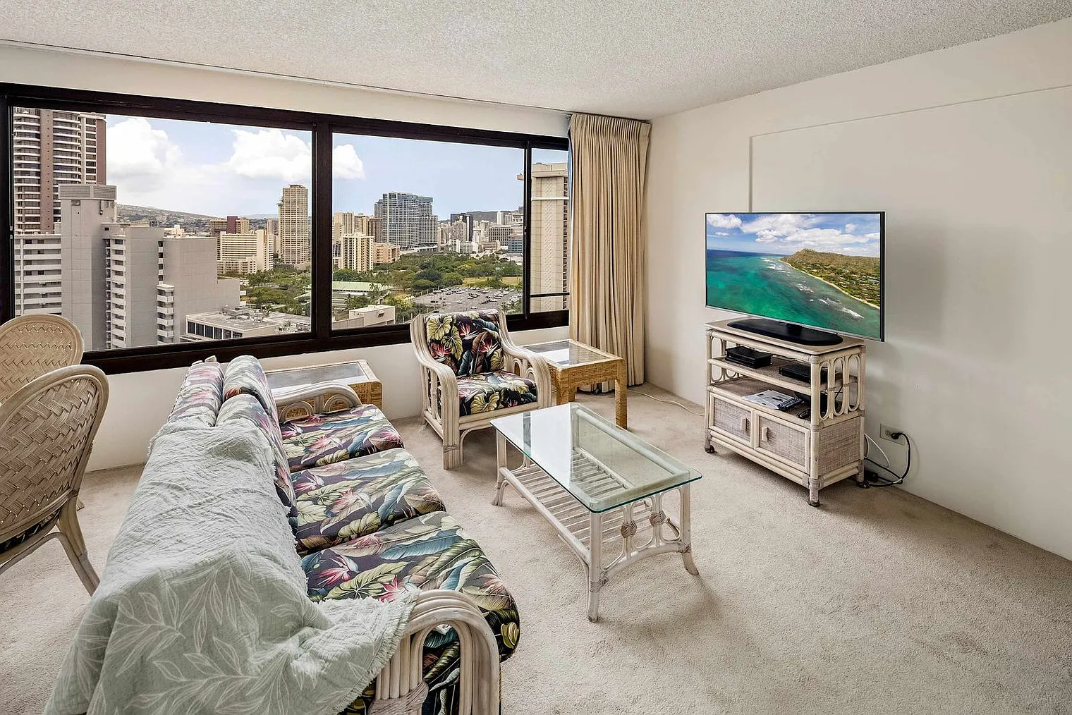 1 bed, 1.0 bath, 721 sqft, $4,982 — Photo 2