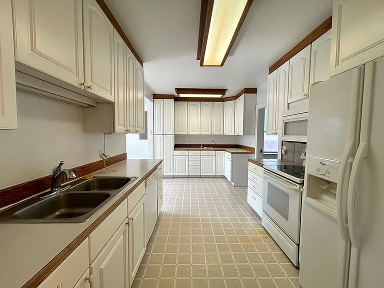 304 S Anderson St — Photo 13