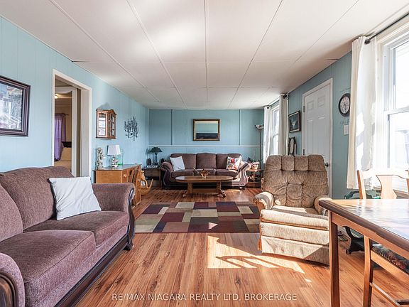 5th image of 42 Douglas St