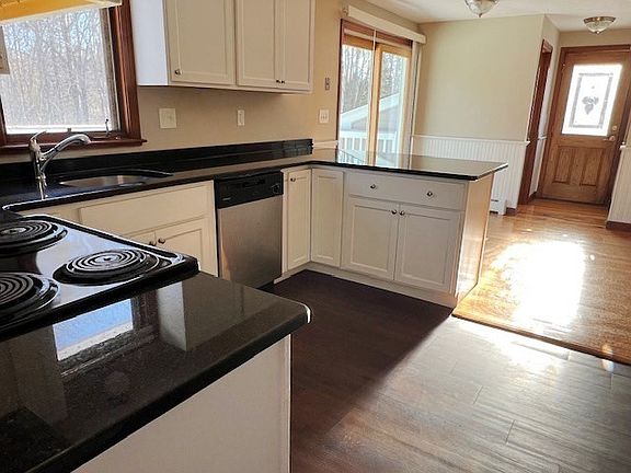 5th image of 219 Fernwood Dr