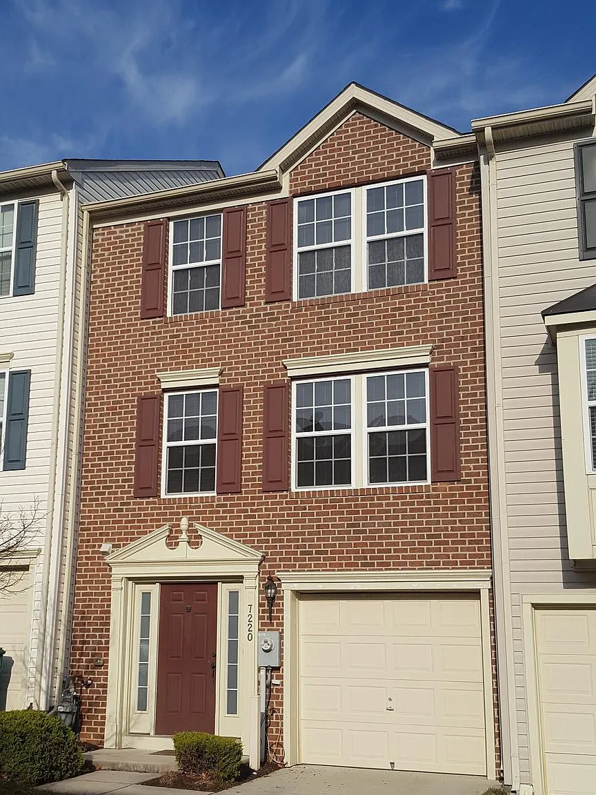 3 bed, 2.5 bath, 2340 sqft, $3,000 — Photo 1
