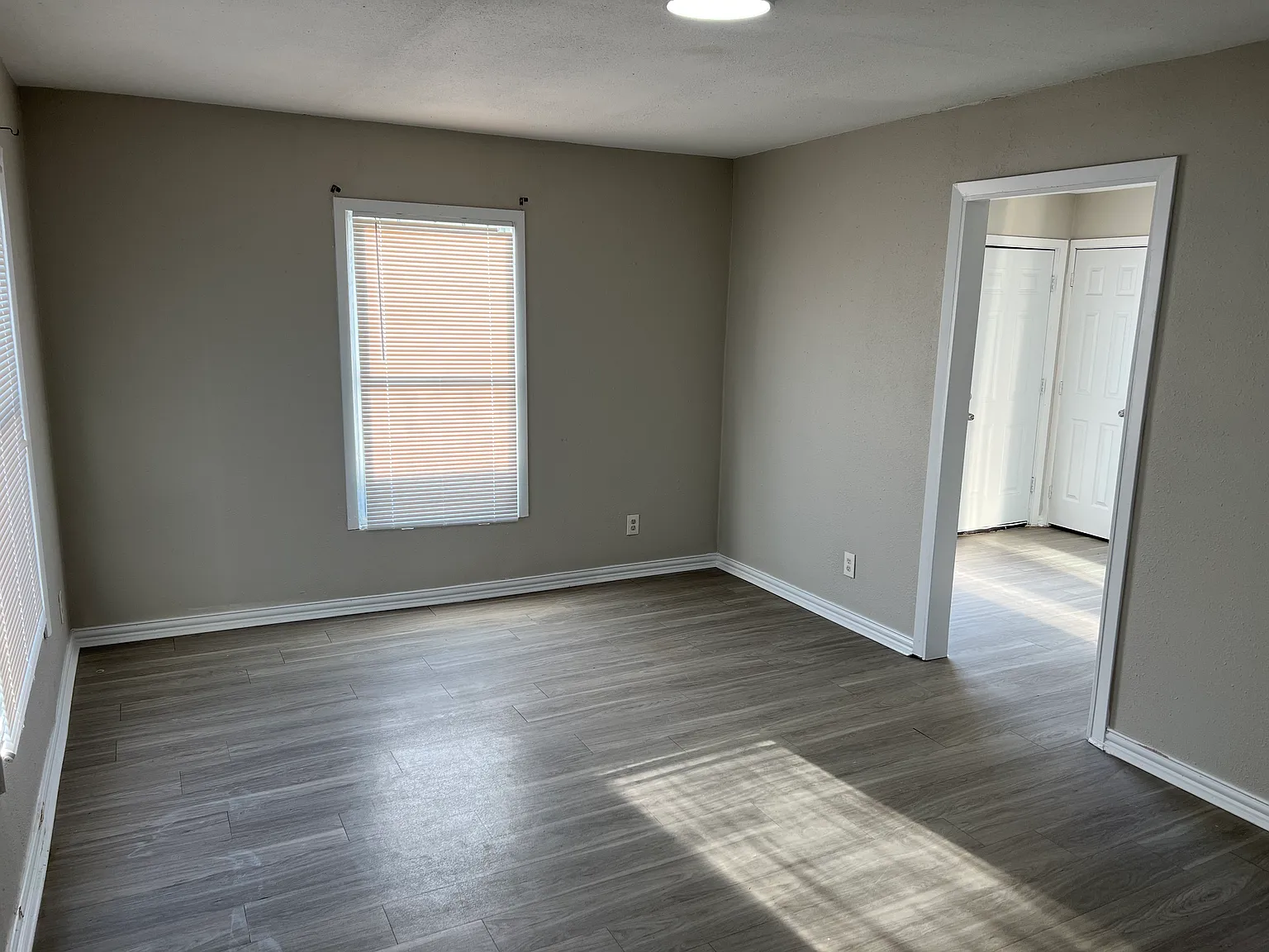 2715 Moffatt Ave — Photo 3