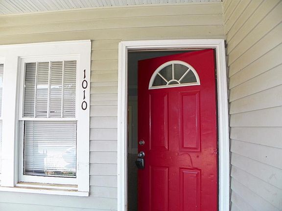 2nd image of 1010 Fuller St