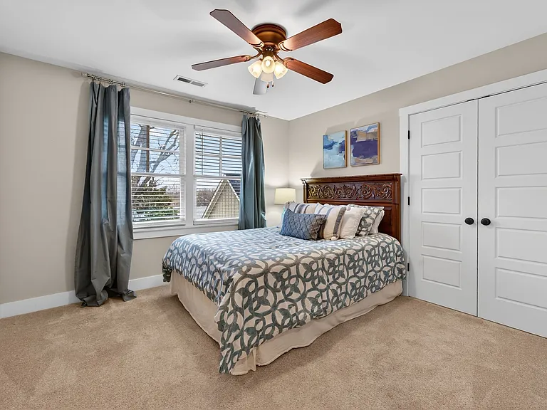 605 W End Cir — Photo 26