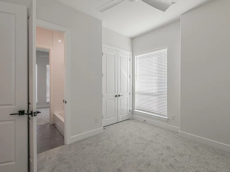 682 W Main St — Photo 16