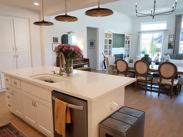Beautiful Open Concept