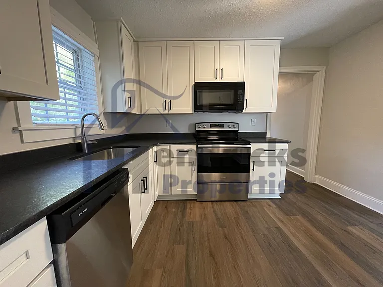967 Little John Rd — Photo 8