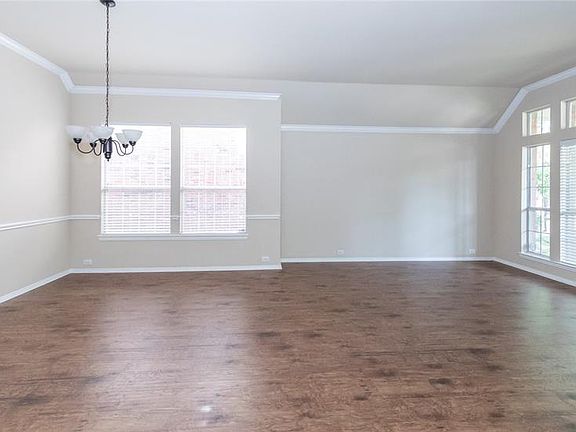5th image of 2478 Spillway Cir