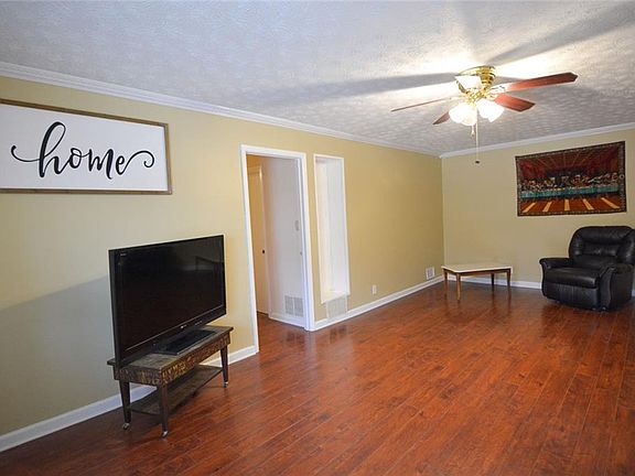 5th image of 692 Davis Rd