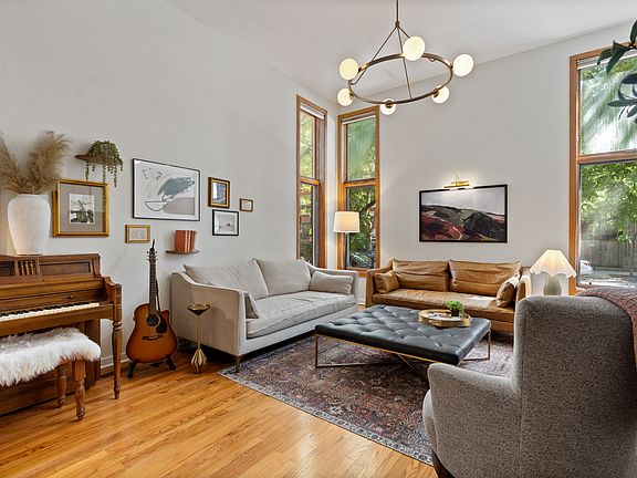 4th image of 1050 W Webster Ave APT 1E