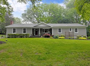 659 Horse Race Ln, Saint James, NY 11780