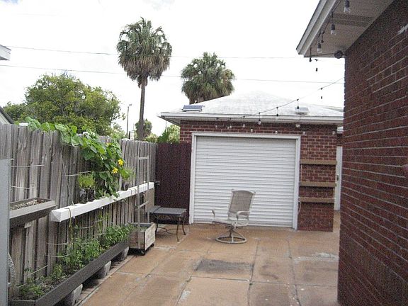 2nd image of 1921 W Carmen St