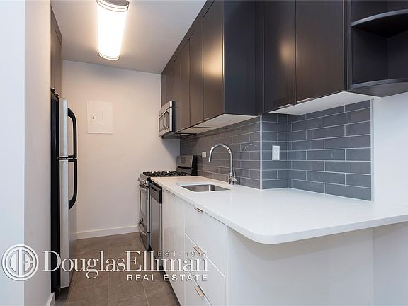 5th image of 230 W 55th St APT 5A
