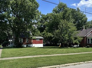 224 N Locust St, Greenville, IL 62246