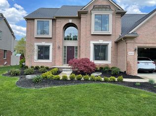 1669 Chase Dr, Rochester, MI 48307