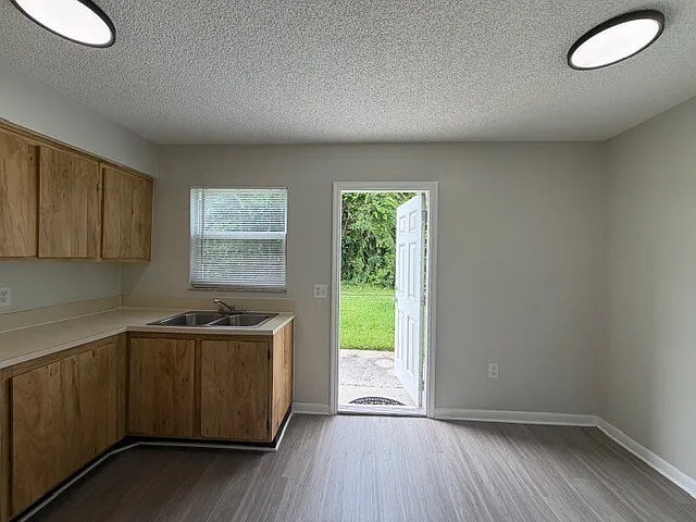 544 SW 35th St — Photo 24