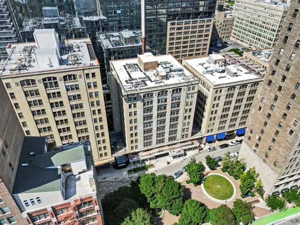 680 S Federal St APT 402, Chicago, IL 60605