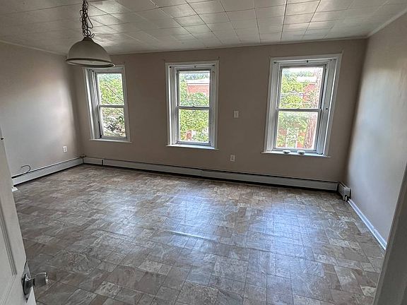 5th image of 653 Beatty St #1