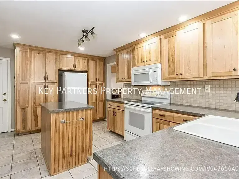 4931 W 72nd Ter — Photo 7