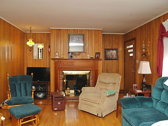 3rd image of 1305 NE Highland Dr