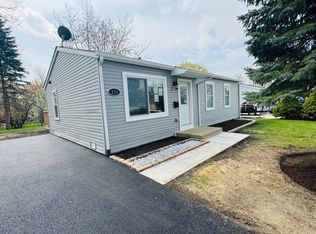 326 Cedar Cir, Streamwood, IL