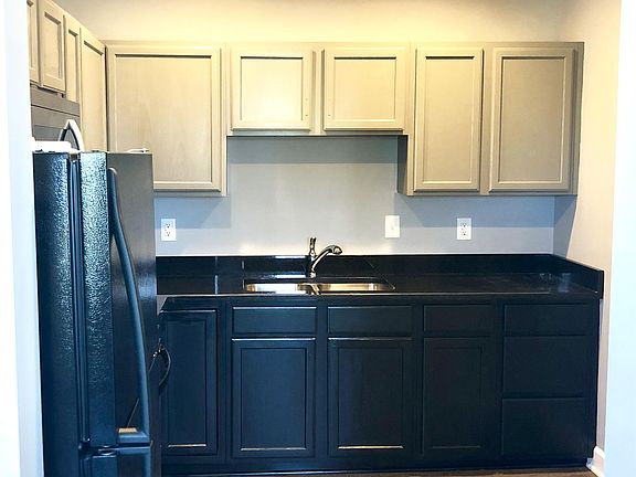 2nd image of 28 E Railroad St APT 1