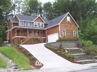 693 Klickitat NE, Bainbridge Island, WA 98110