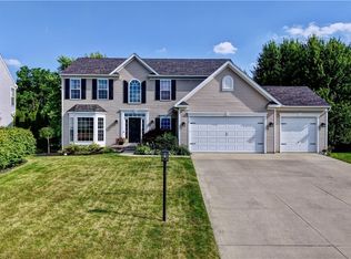 2720 Pinegate Dr, Barberton, OH 44203