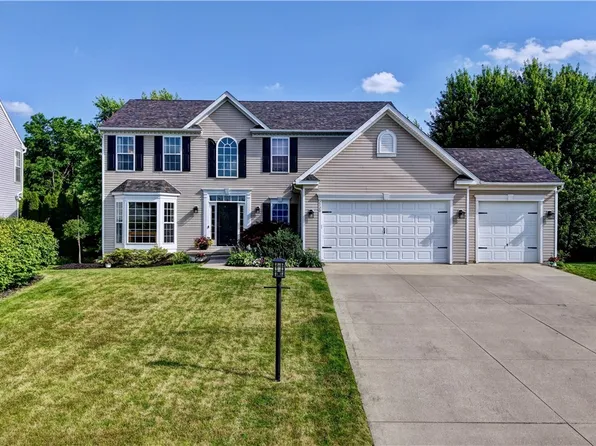 2720 Pinegate Dr, Barberton, OH 44203