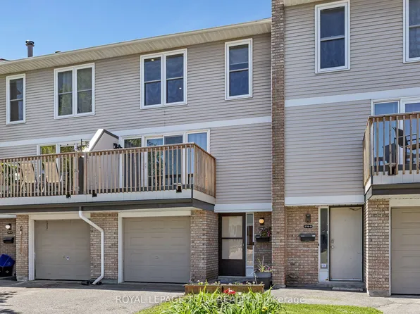 276 Dalehurst Dr #C, Ottawa, ON K2G 4J5