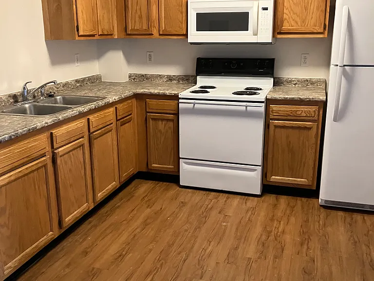 90 Pearl St #1 — Photo 2