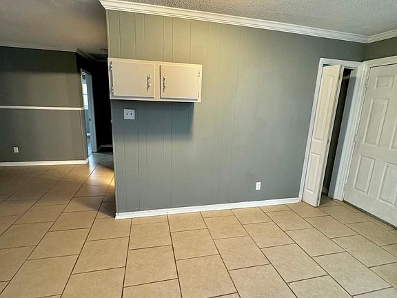 3rd image of 250 Rose Dr #B