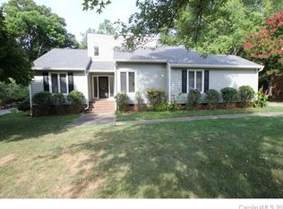 916 Glenshannon Rd, Matthews, NC 28105