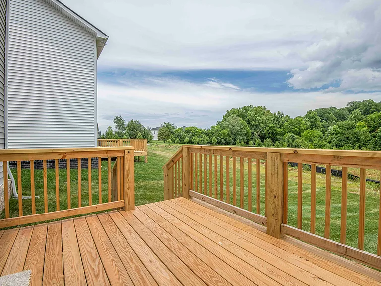Backyard deck with great review. No rear neighbor