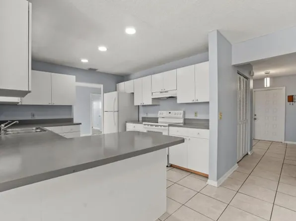 4128 Chestnut Ave, Palm Beach Gardens, FL 33410