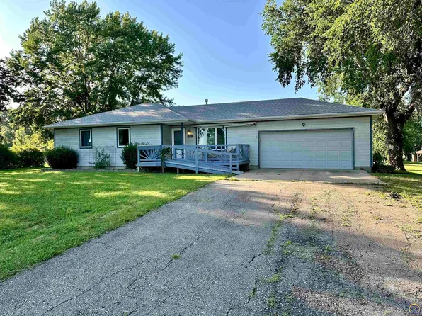920 NE Brian Rd, Topeka, KS 66617