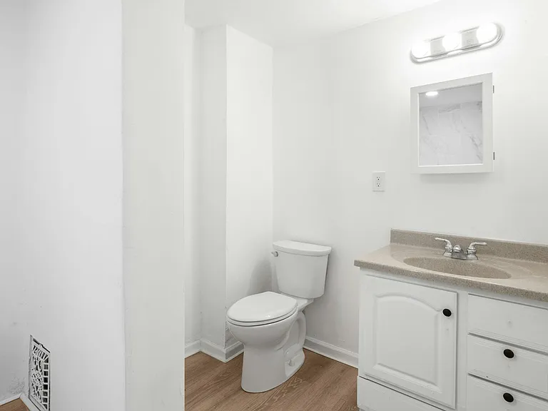14608 Alder Ave — Photo 11