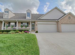 23577 Ashley Dr, Flat Rock, MI