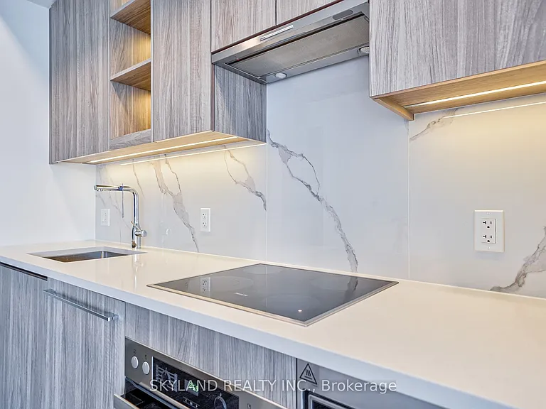 27 McMahon Dr #608 — Photo 24
